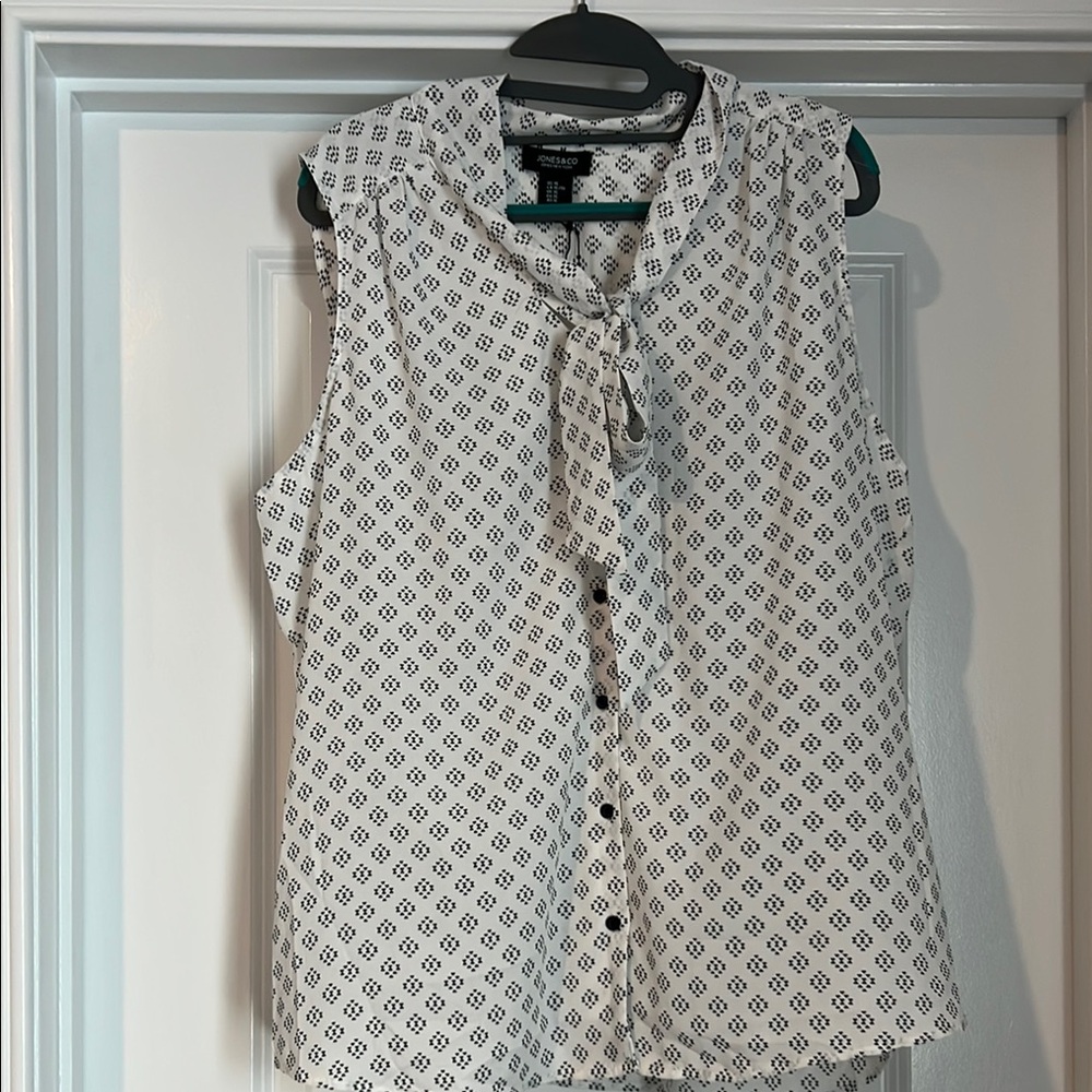 New York & Company Black and White Patterned Blouse